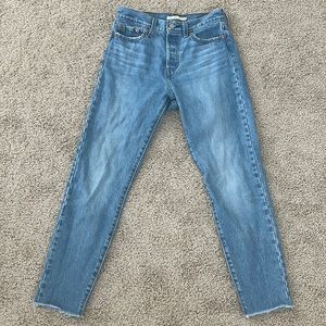 Levi's Womens Wedgie Fit Ankle jean size 26 Medium Blue